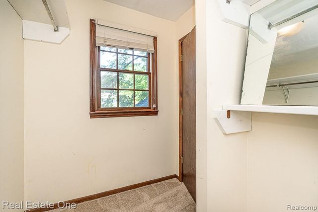 1377 Barneswood Lane, Rochester Hills, MI 48306
