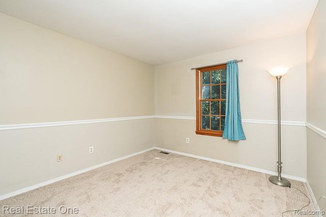 1377 Barneswood Lane, Rochester Hills, MI 48306