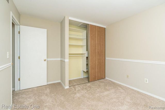 1377 Barneswood Lane, Rochester Hills, MI 48306