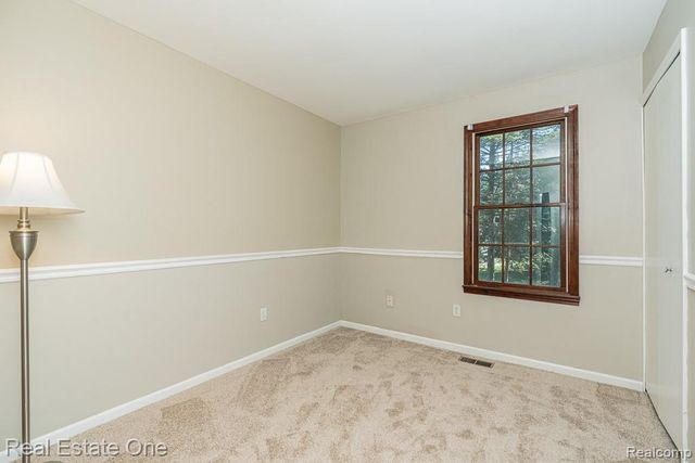 1377 Barneswood Lane, Rochester Hills, MI 48306