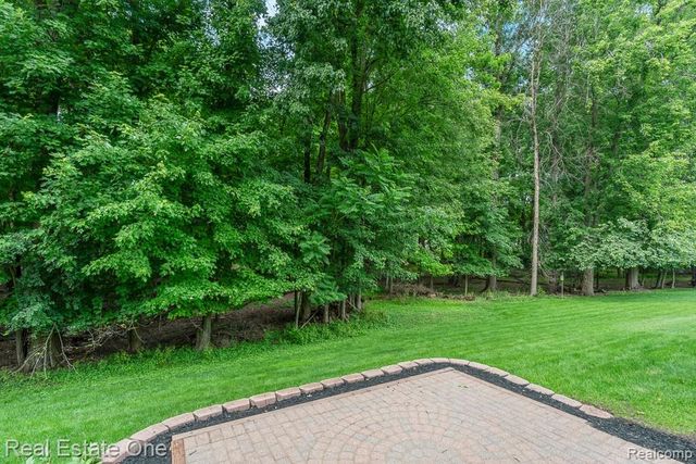 1377 Barneswood Lane, Rochester Hills, MI 48306