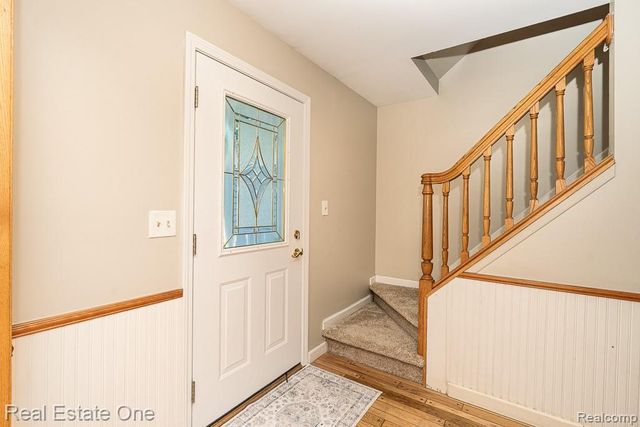 1377 Barneswood Lane, Rochester Hills, MI 48306