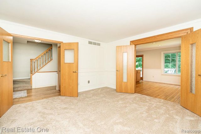 1377 Barneswood Lane, Rochester Hills, MI 48306