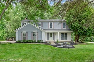 1377 Barneswood Lane, Rochester Hills, MI 48306