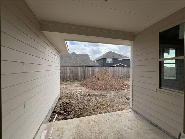 327 Willow Heights DR, Hutto, TX 78634