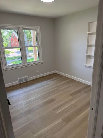 13128 Talbot Avenue, Huntington Woods, MI 48070