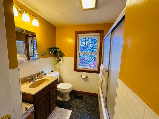 41 Kerry Dr, Springfield, MA 01118