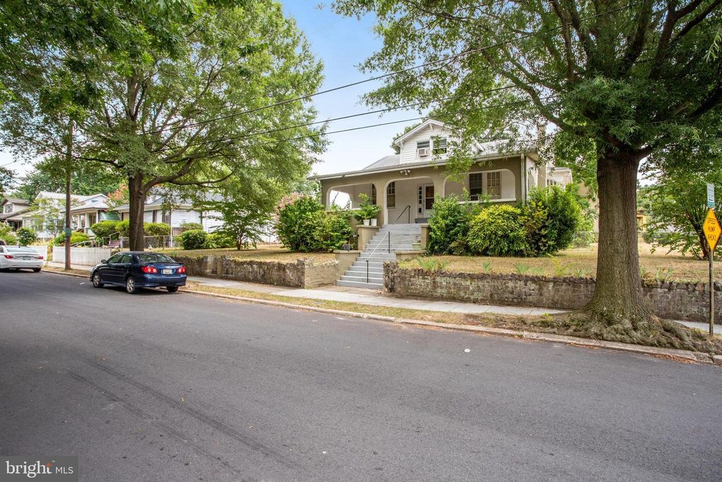 3001 CHANNING ST NE, Washington, DC 20018