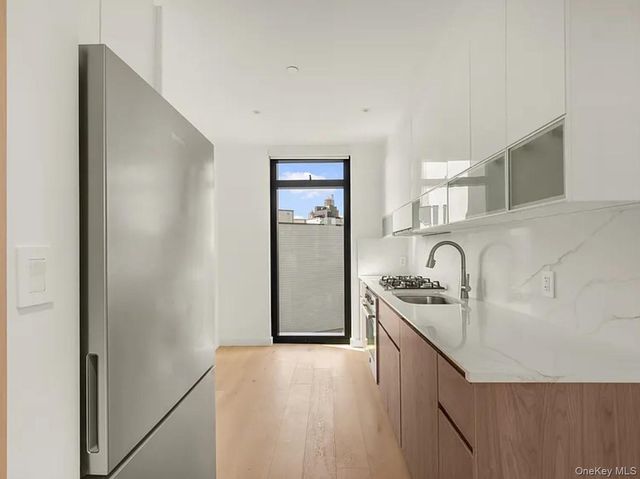 4262 Hunter Street 10A, Long Island City, NY 11101