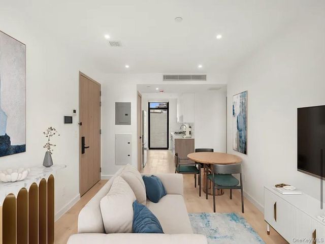 4262 Hunter Street 10A, Long Island City, NY 11101