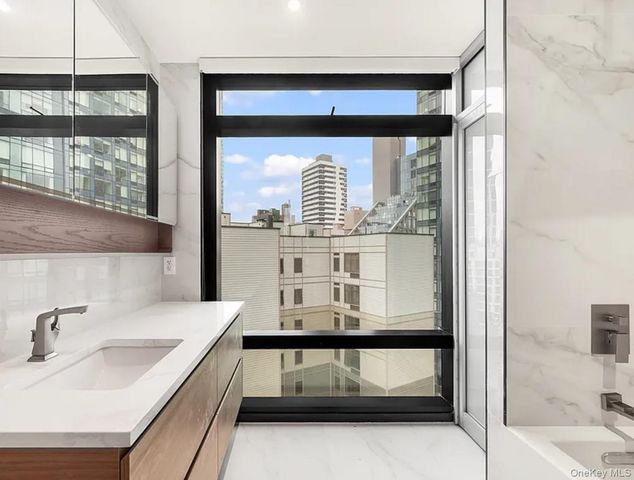 4262 Hunter Street 10A, Long Island City, NY 11101