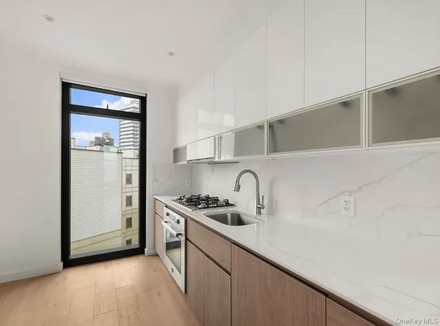 4262 Hunter Street 10A, Long Island City, NY 11101