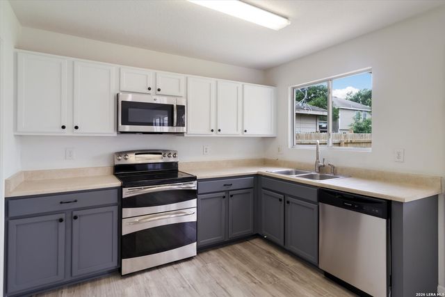 7827 Oakdale Park, San Antonio, TX 78254
