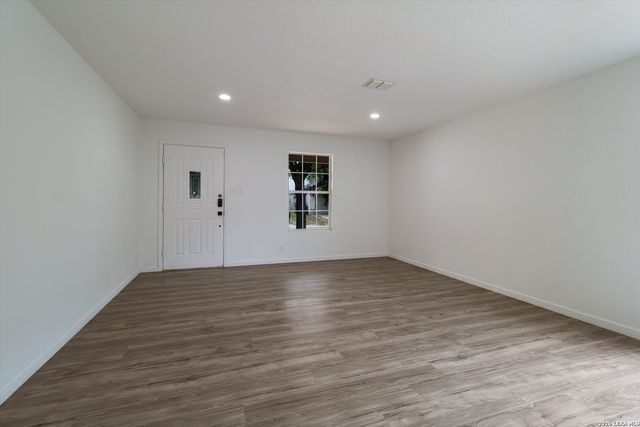 7827 Oakdale Park, San Antonio, TX 78254