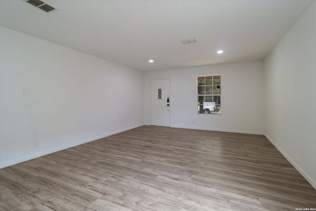 7827 Oakdale Park, San Antonio, TX 78254