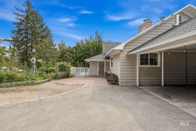 17063 N Midsummers Ln, Nampa, ID 83687