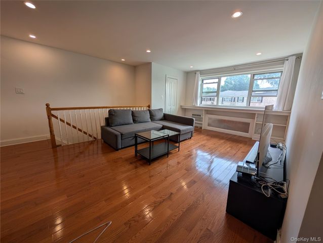 15048 Jewel Avenue 70B, Flushing, NY 11367