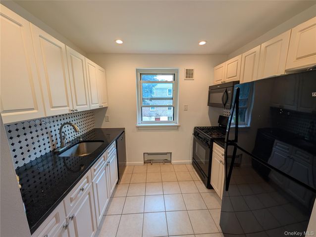 15048 Jewel Avenue 70B, Flushing, NY 11367