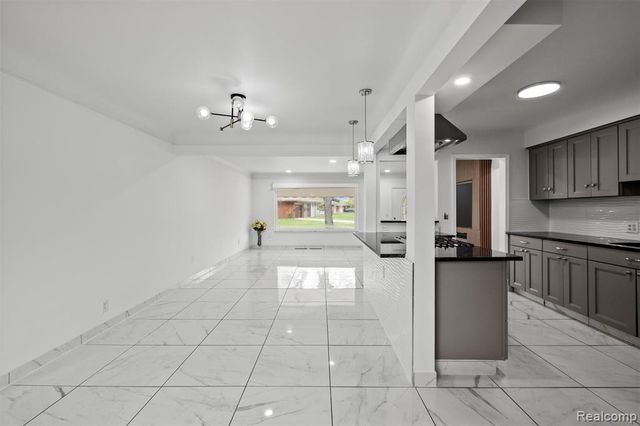 11215 Chippewa Drive, Warren, MI 48093