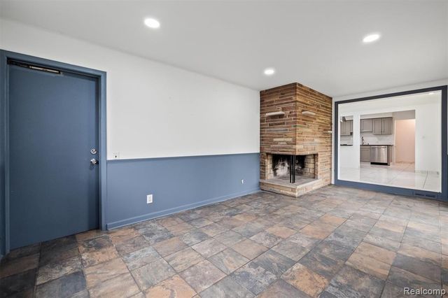 11215 Chippewa Drive, Warren, MI 48093