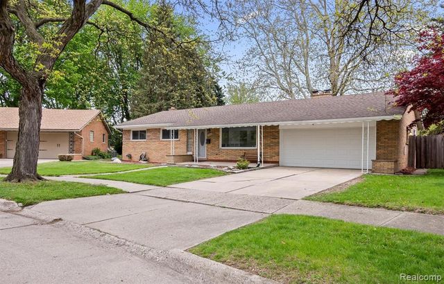11215 Chippewa Drive, Warren, MI 48093
