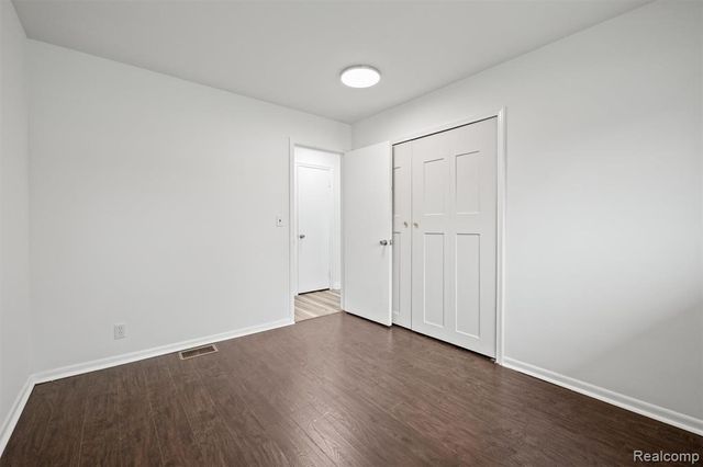 11215 Chippewa Drive, Warren, MI 48093