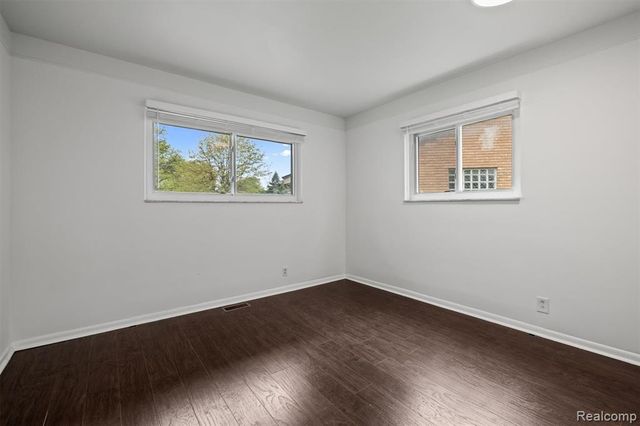 11215 Chippewa Drive, Warren, MI 48093