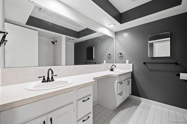 11215 Chippewa Drive, Warren, MI 48093
