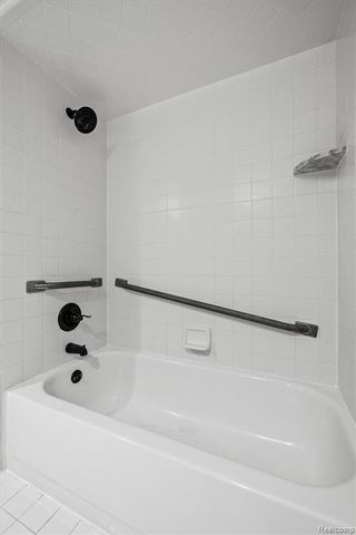 11215 Chippewa Drive, Warren, MI 48093