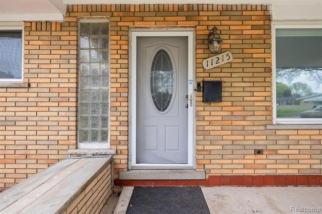 11215 Chippewa Drive, Warren, MI 48093