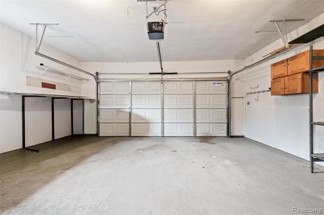 11215 Chippewa Drive, Warren, MI 48093
