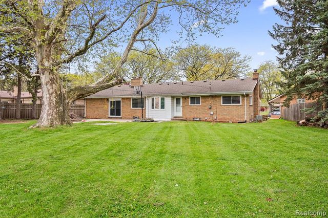 11215 Chippewa Drive, Warren, MI 48093