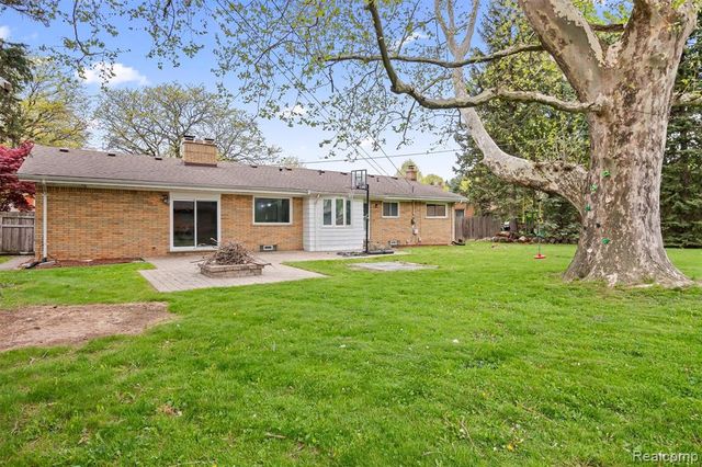 11215 Chippewa Drive, Warren, MI 48093