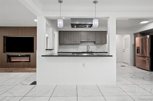 11215 Chippewa Drive, Warren, MI 48093