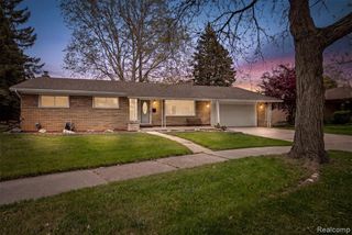 11215 Chippewa Drive, Warren, MI 48093