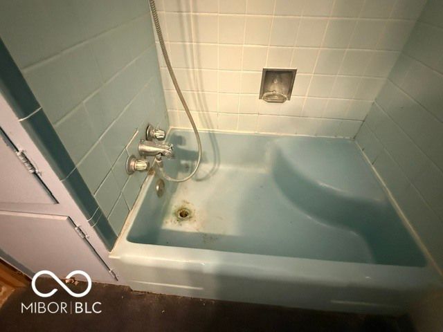 8625 Rosewood Lane, Indianapolis, IN 46240