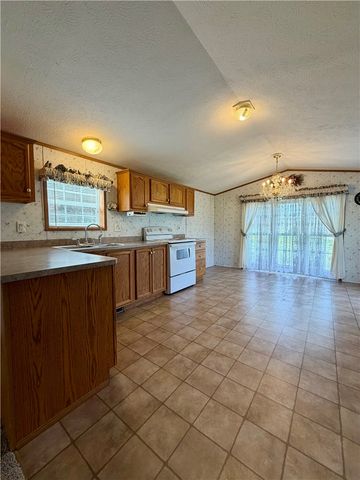 450 Old Scales Rd, South Franklin, PA 15301