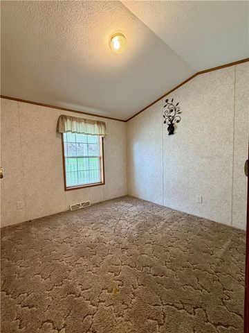 450 Old Scales Rd, South Franklin, PA 15301