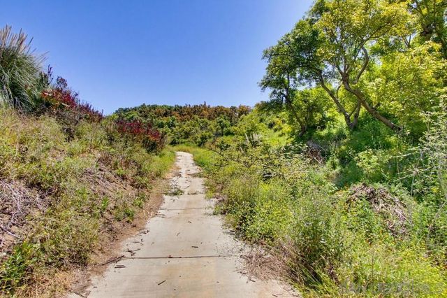 31675 Rancho Amigos Rd, Bonsall, CA 92003