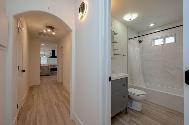 915 Adele Street, Houston, TX 77009
