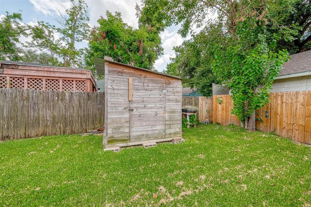 915 Adele Street, Houston, TX 77009