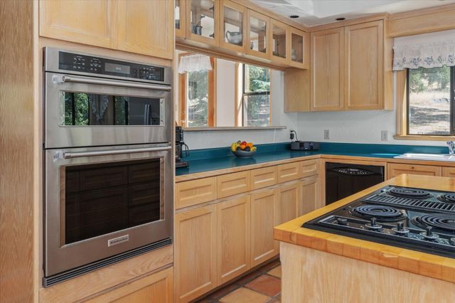 830 Stella Dr, Murphys, CA 95247