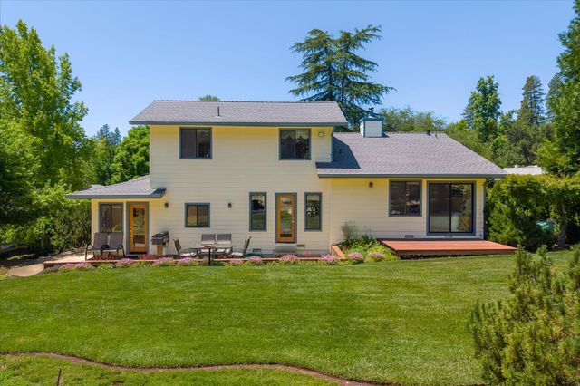 830 Stella Dr, Murphys, CA 95247