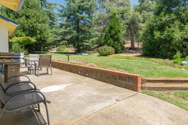 830 Stella Dr, Murphys, CA 95247