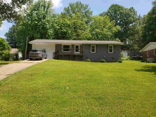 690 Redwood Drive, Piggott, AR 72454