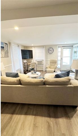 227 Thames Street 1, Bristol, RI 02809