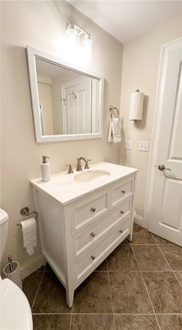 227 Thames Street 1, Bristol, RI 02809