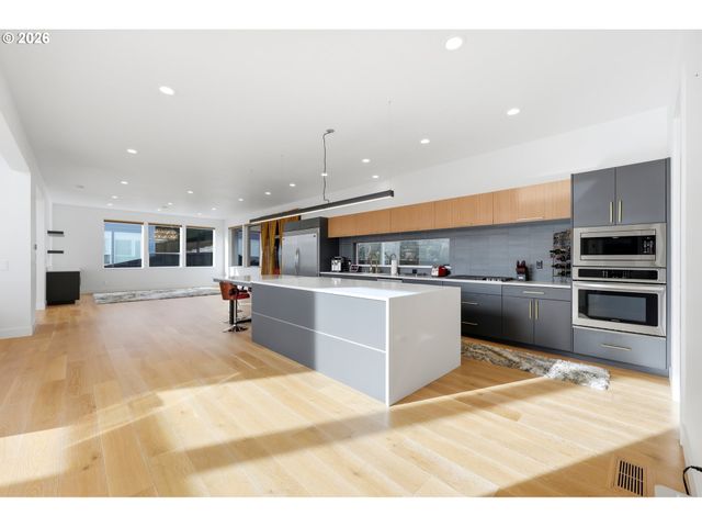 1345 N R St, Washougal, WA 98671