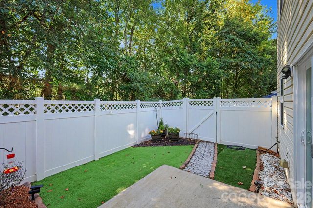 10134 Frosty Lane, Charlotte, NC 28216