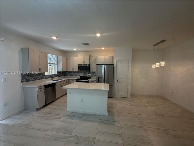 2355 SE 10th St, Homestead, FL 33035